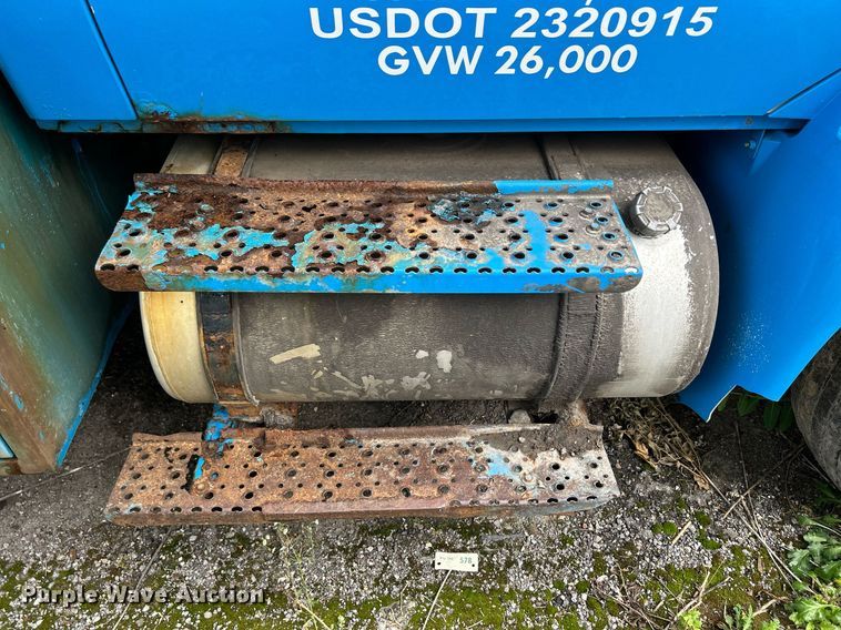 image for item DQ0900 2007 International 4300  flatbed truck