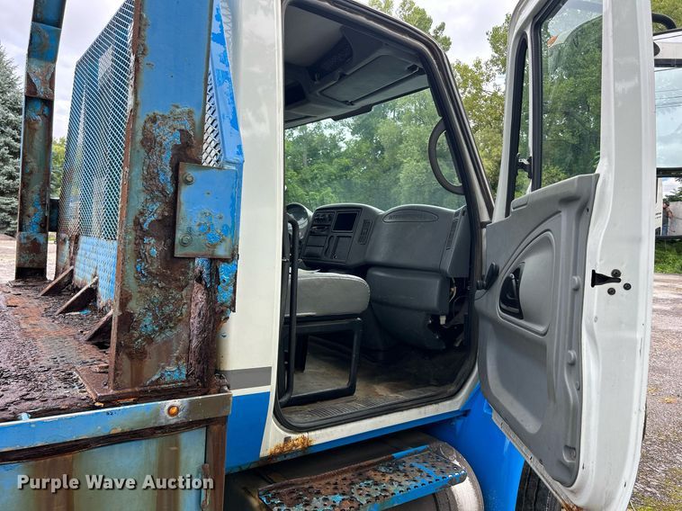 image for item DQ0900 2007 International 4300  flatbed truck