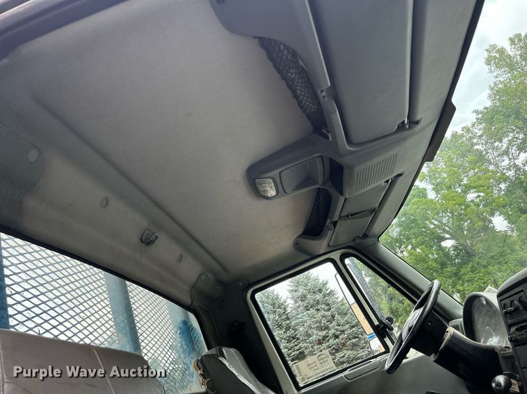 image for item DQ0900 2007 International 4300  flatbed truck