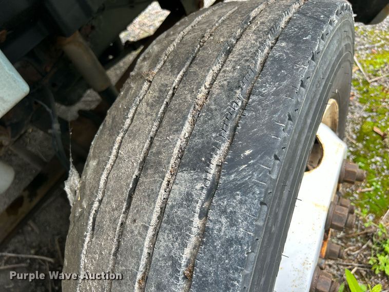 image for item DQ0900 2007 International 4300  flatbed truck