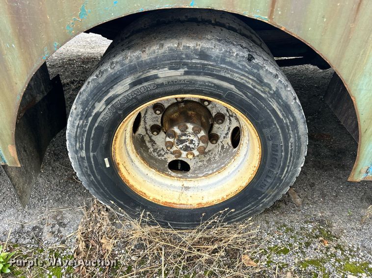 image for item DQ0900 2007 International 4300  flatbed truck