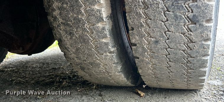 image for item DQ0900 2007 International 4300  flatbed truck