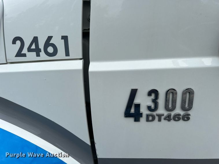 image for item DQ0900 2007 International 4300  flatbed truck