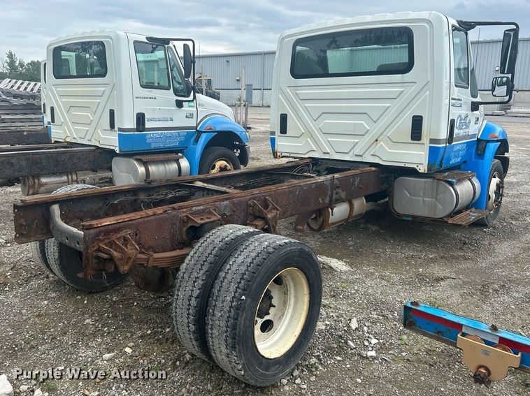 image for item DQ0901 2004 International 4300  truck cab and chassis