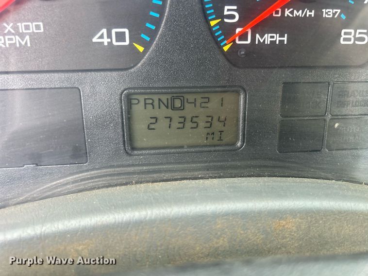 image for item DQ0901 2004 International 4300  truck cab and chassis