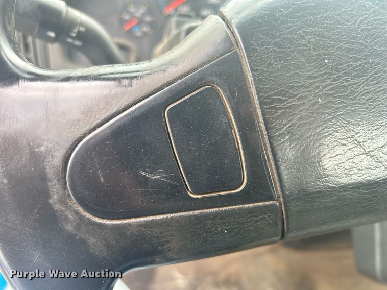 image for item DQ0901 2004 International 4300  truck cab and chassis