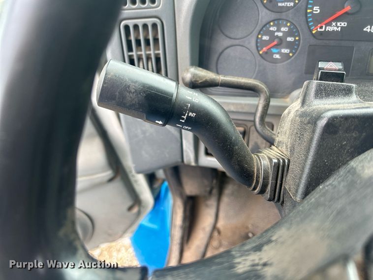 image for item DQ0901 2004 International 4300  truck cab and chassis