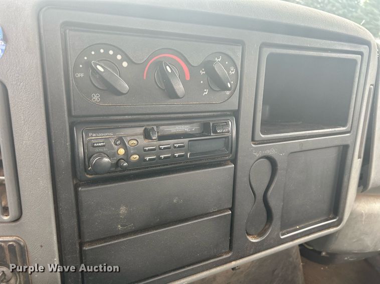 image for item DQ0901 2004 International 4300  truck cab and chassis