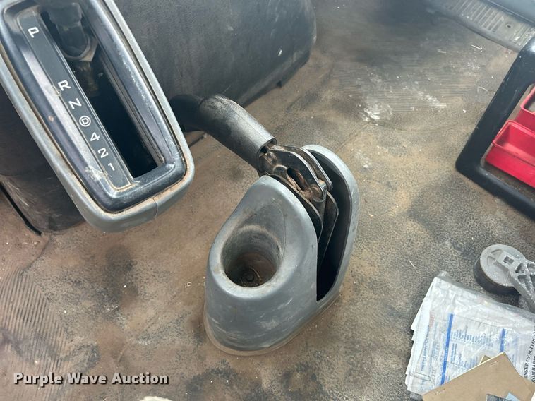 image for item DQ0901 2004 International 4300  truck cab and chassis