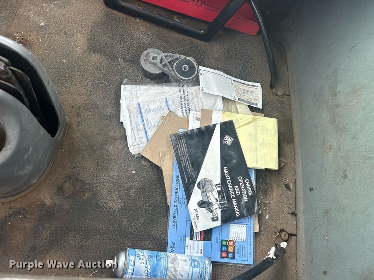 image for item DQ0901 2004 International 4300  truck cab and chassis