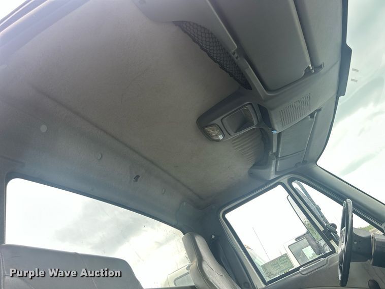 image for item DQ0901 2004 International 4300  truck cab and chassis