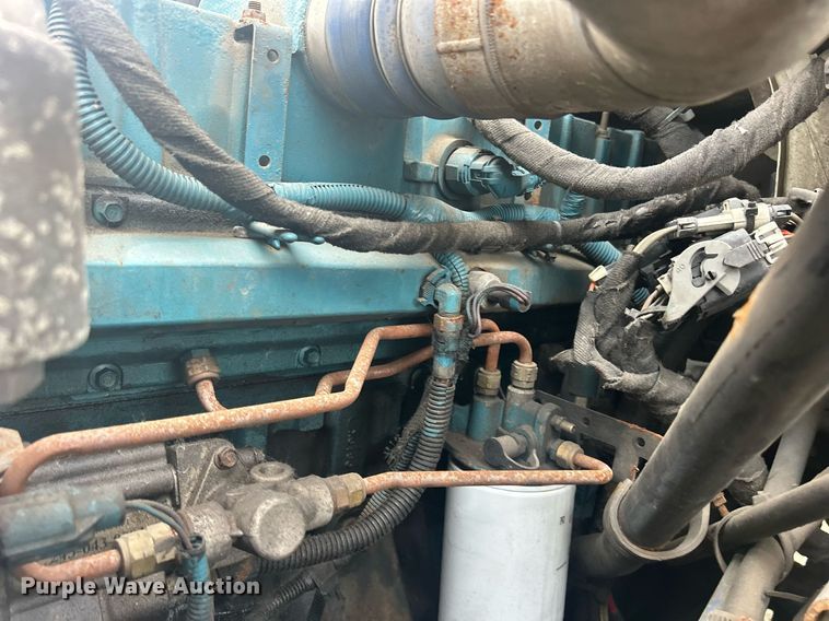 image for item DQ0901 2004 International 4300  truck cab and chassis