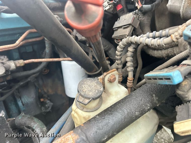 image for item DQ0901 2004 International 4300  truck cab and chassis