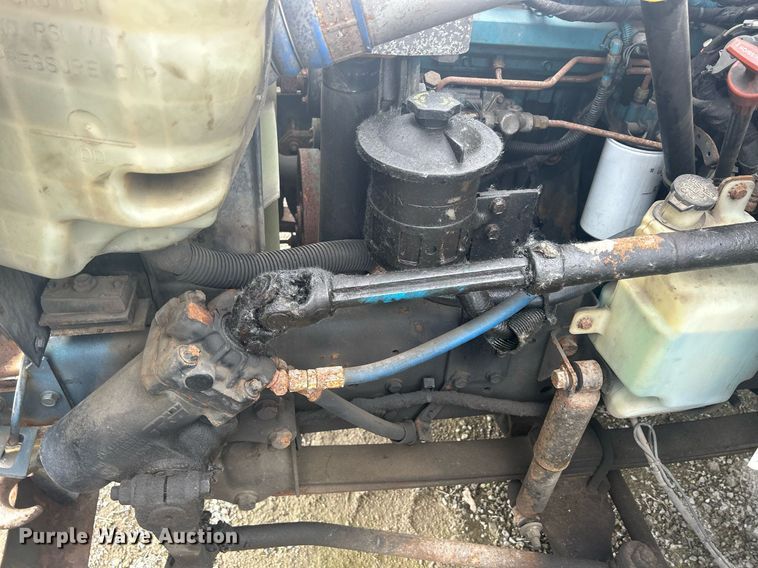 image for item DQ0901 2004 International 4300  truck cab and chassis