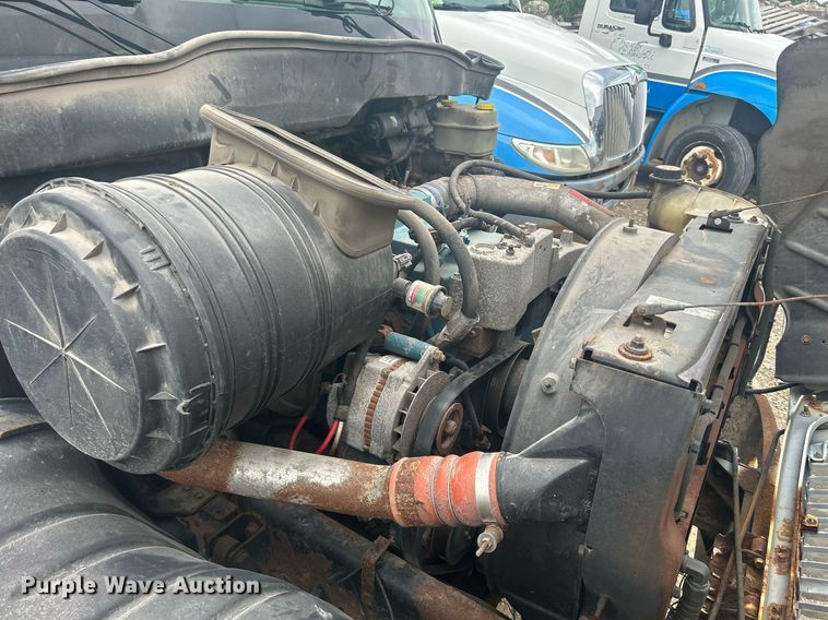 image for item DQ0901 2004 International 4300  truck cab and chassis