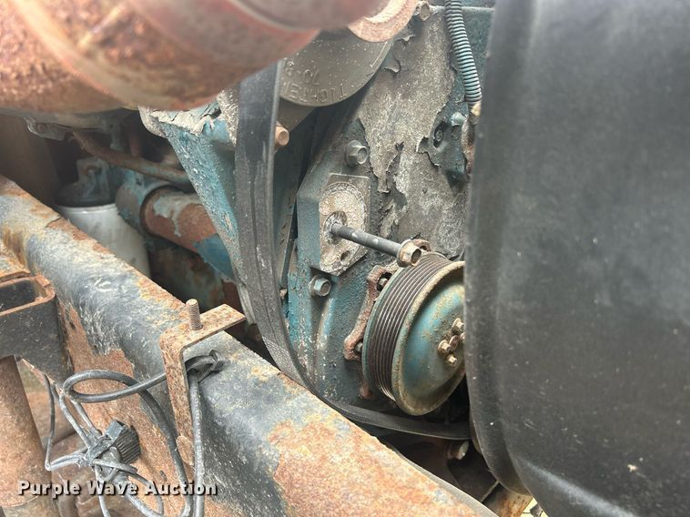 image for item DQ0901 2004 International 4300  truck cab and chassis