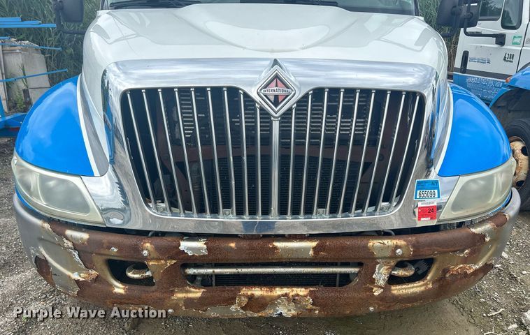 image for item DQ0901 2004 International 4300  truck cab and chassis