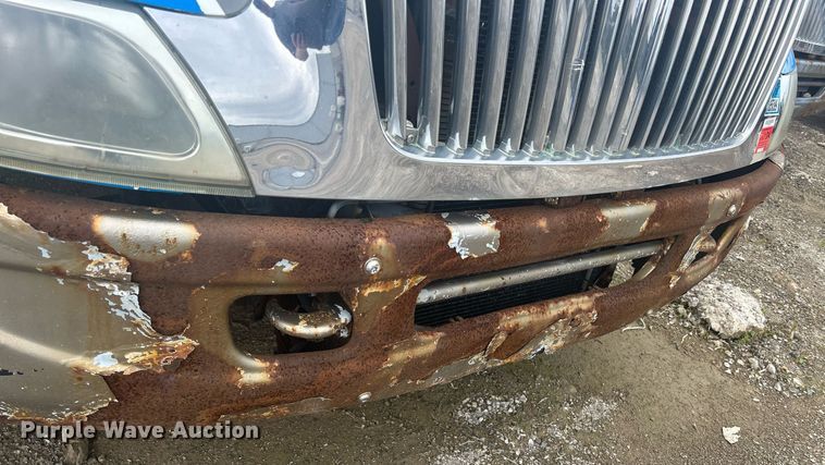 image for item DQ0901 2004 International 4300  truck cab and chassis