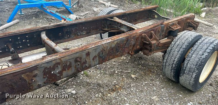 image for item DQ0901 2004 International 4300  truck cab and chassis