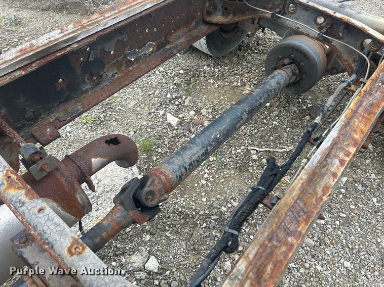 image for item DQ0901 2004 International 4300  truck cab and chassis