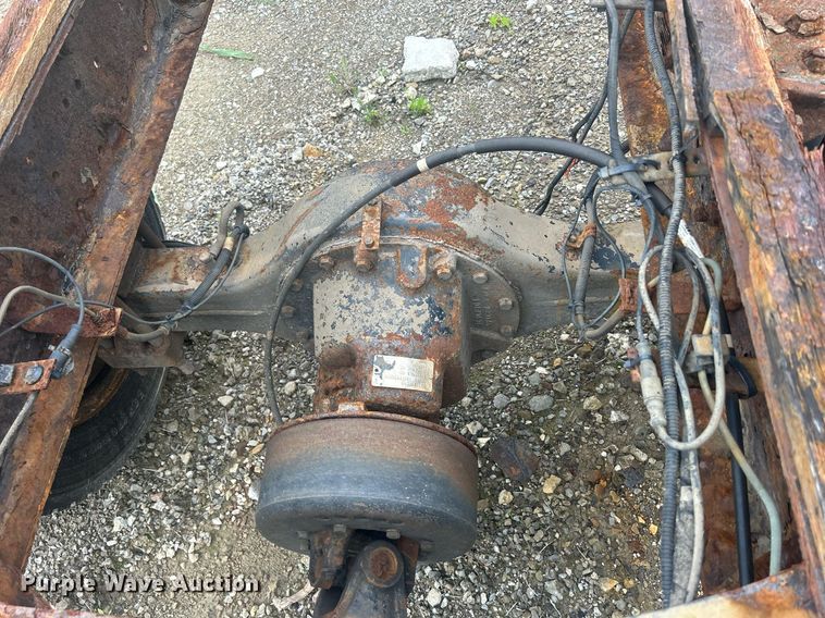 image for item DQ0901 2004 International 4300  truck cab and chassis