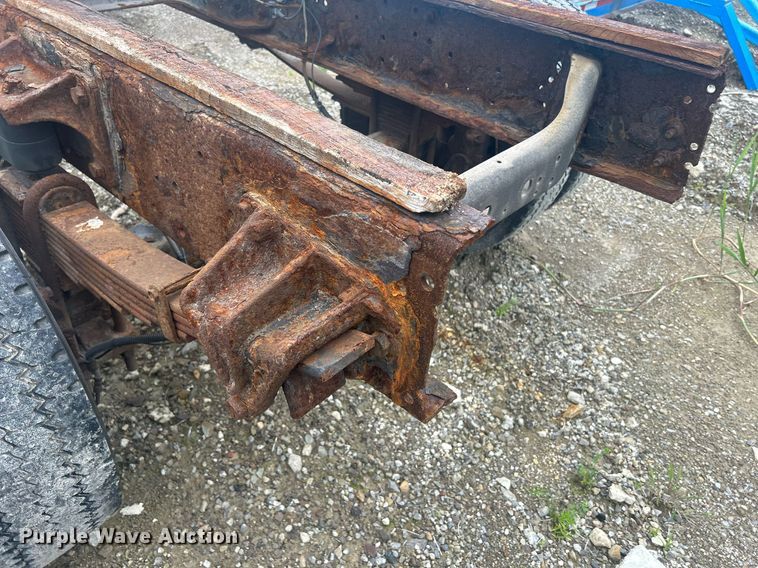 image for item DQ0901 2004 International 4300  truck cab and chassis