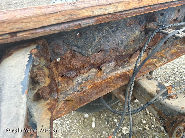 image for item DQ0901 2004 International 4300  truck cab and chassis