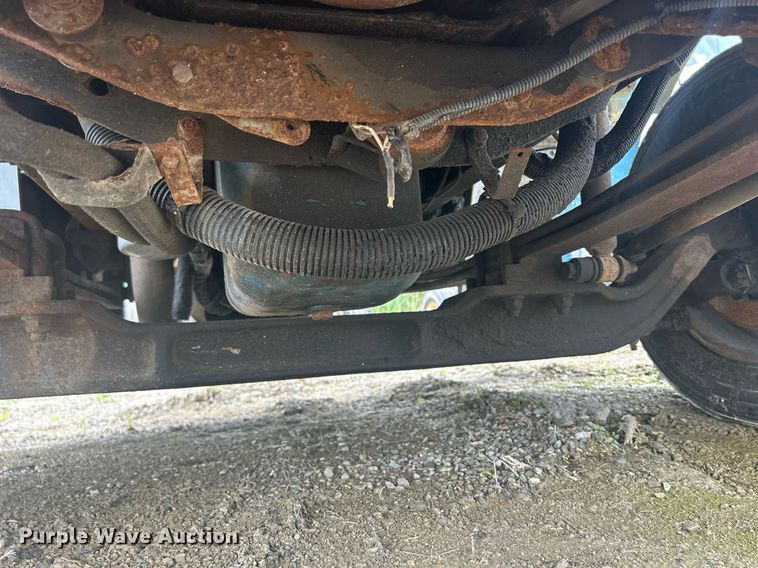 image for item DQ0901 2004 International 4300  truck cab and chassis