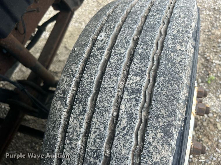 image for item DQ0901 2004 International 4300  truck cab and chassis