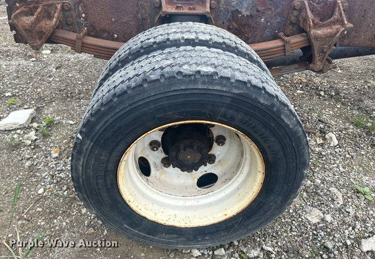 image for item DQ0901 2004 International 4300  truck cab and chassis