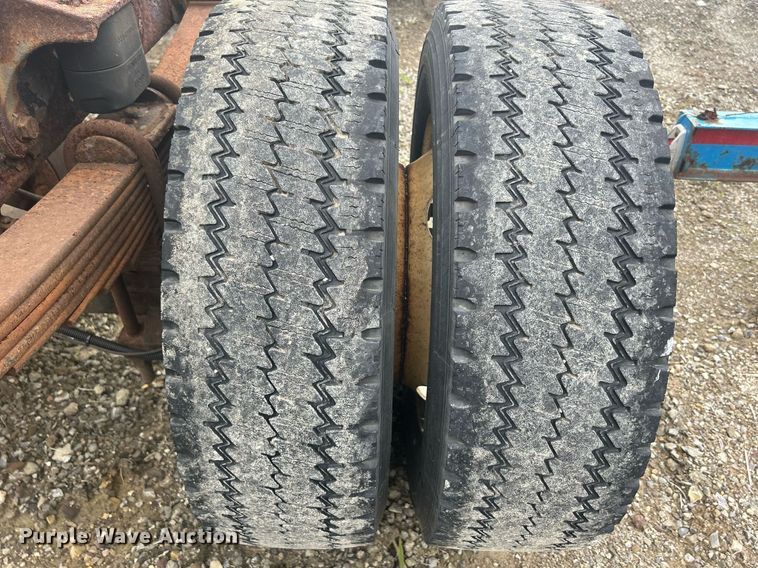 image for item DQ0901 2004 International 4300  truck cab and chassis