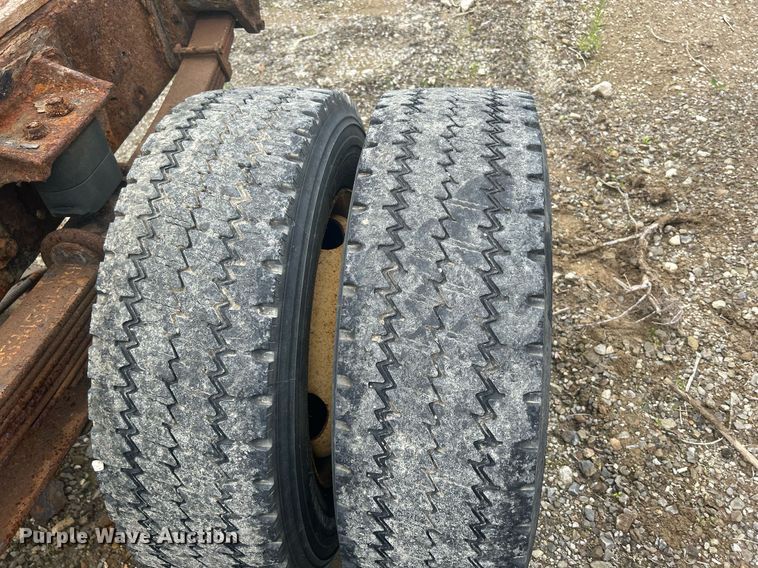 image for item DQ0901 2004 International 4300  truck cab and chassis