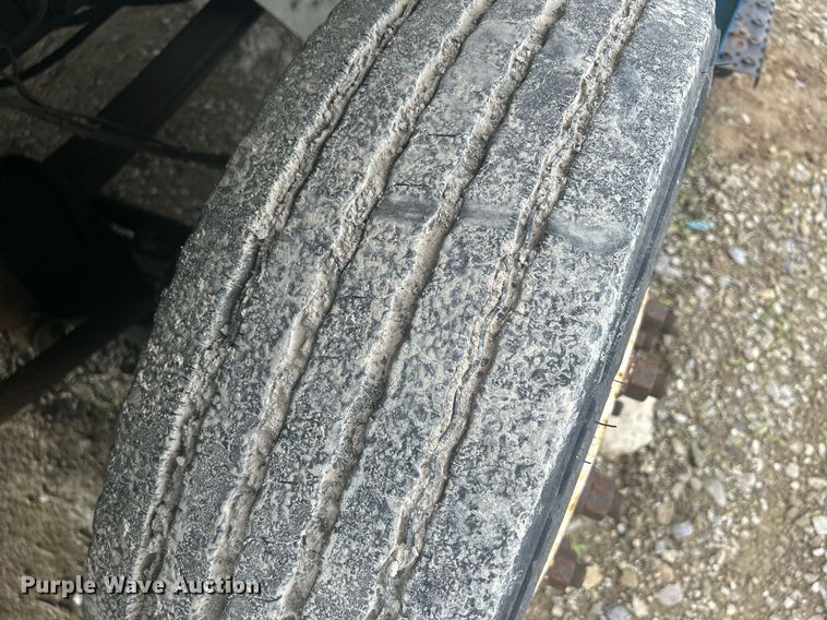 image for item DQ0901 2004 International 4300  truck cab and chassis