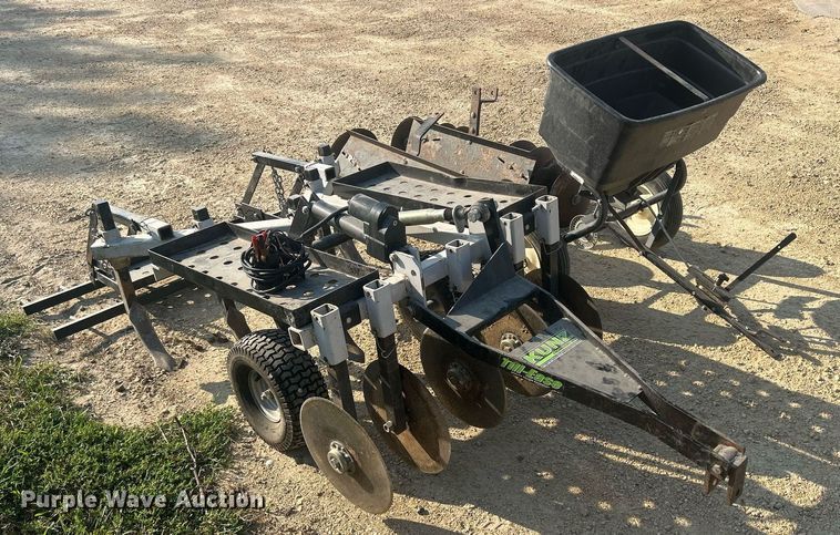image for item DQ0906 (4) pieces of ag equipment