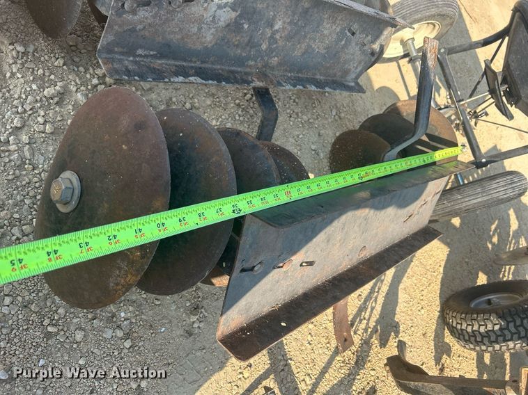 image for item DQ0906 (4) pieces of ag equipment