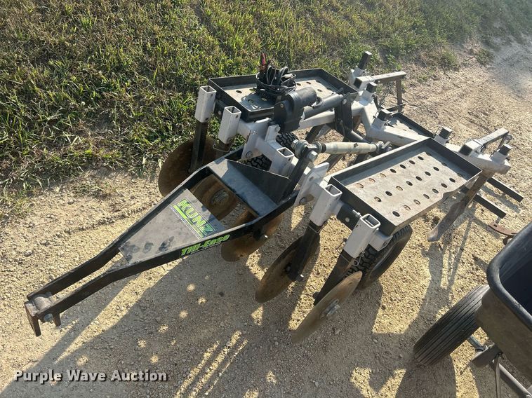 image for item DQ0906 (4) pieces of ag equipment