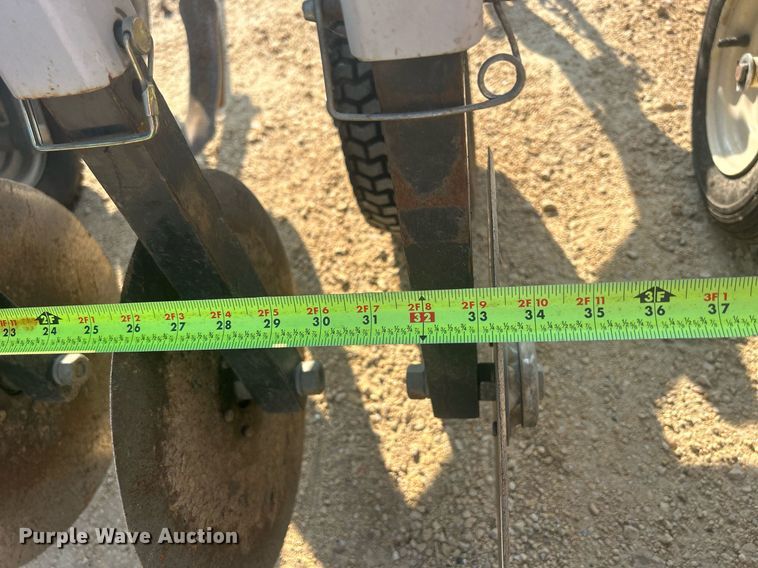 image for item DQ0906 (4) pieces of ag equipment