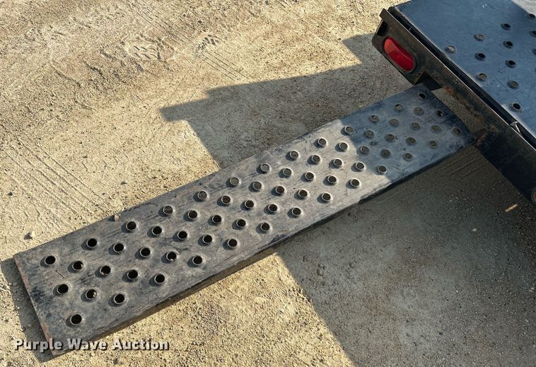 image for item DQ0907 2002 U.S. Cargo USE08518TA3  utility trailer