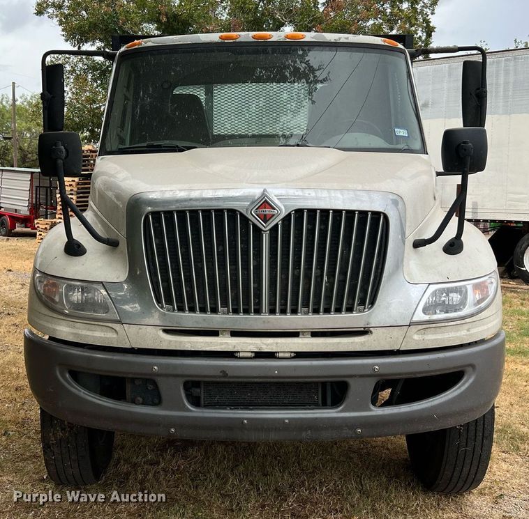 image for item DQ2175 2015 International DuraStar 4300  flatbed truck