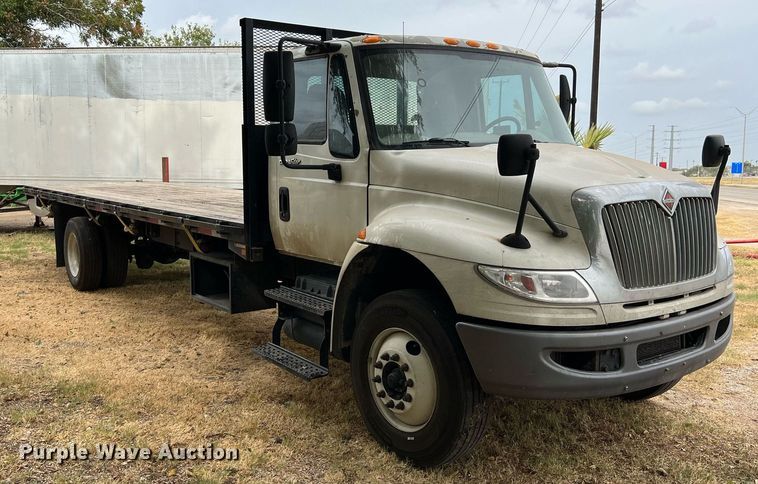 image for item DQ2175 2015 International DuraStar 4300  flatbed truck