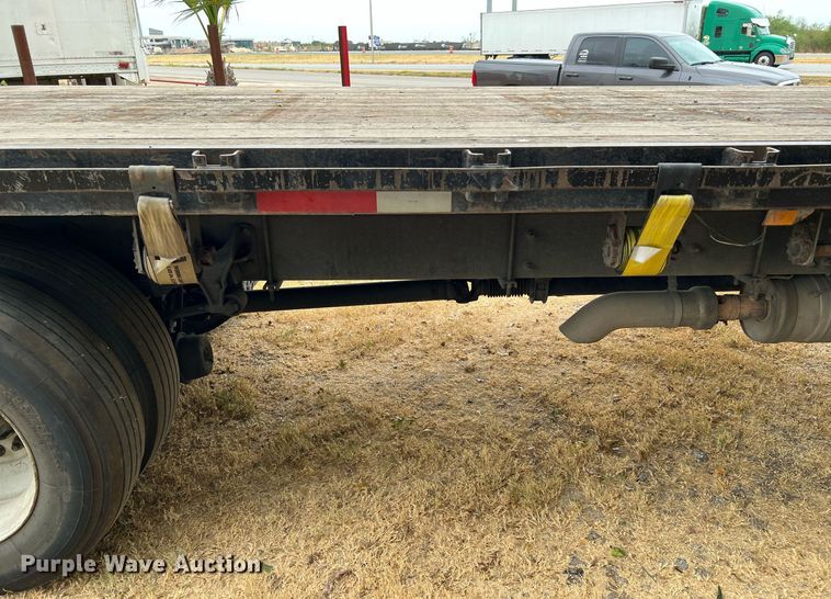 image for item DQ2175 2015 International DuraStar 4300  flatbed truck