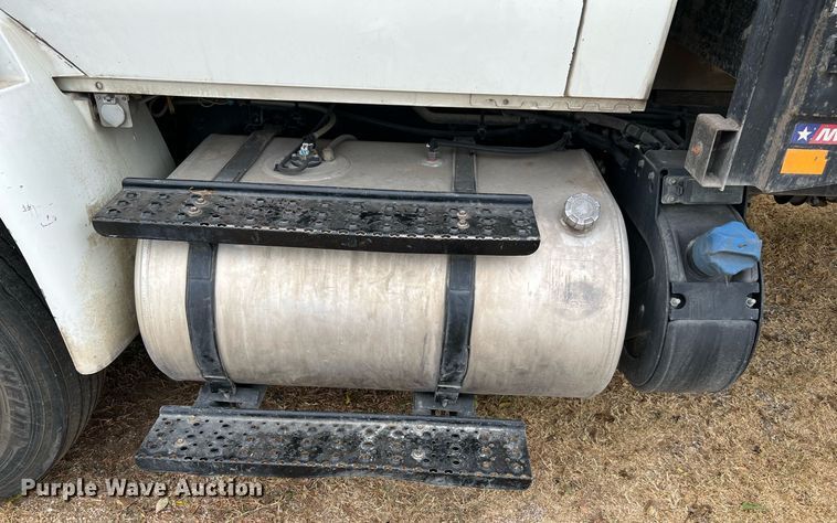 image for item DQ2175 2015 International DuraStar 4300  flatbed truck