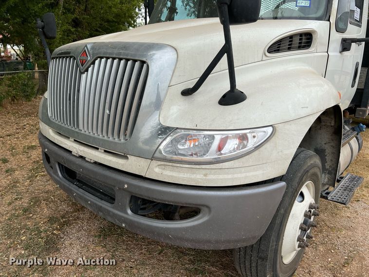 image for item DQ2175 2015 International DuraStar 4300  flatbed truck