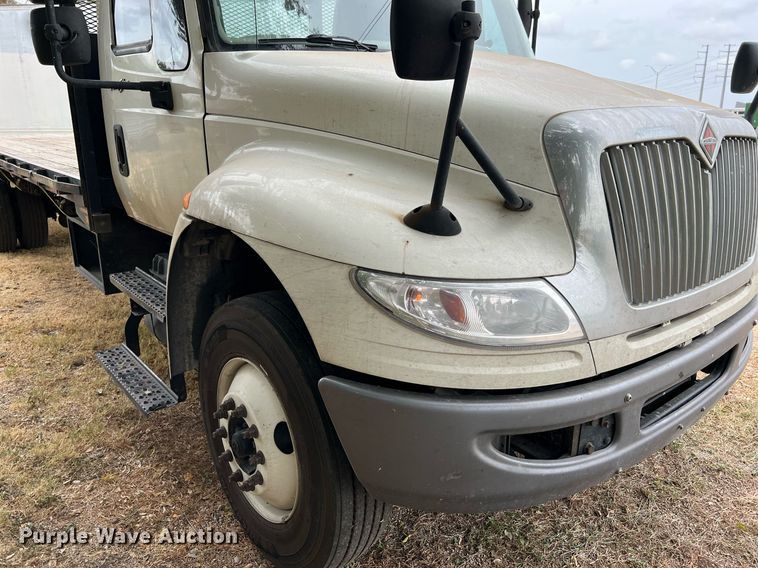 image for item DQ2175 2015 International DuraStar 4300  flatbed truck