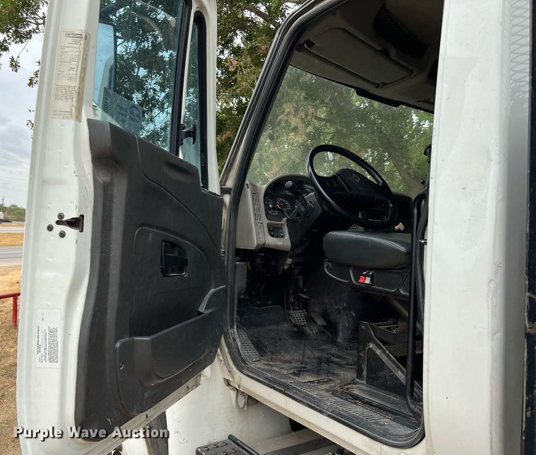 image for item DQ2175 2015 International DuraStar 4300  flatbed truck