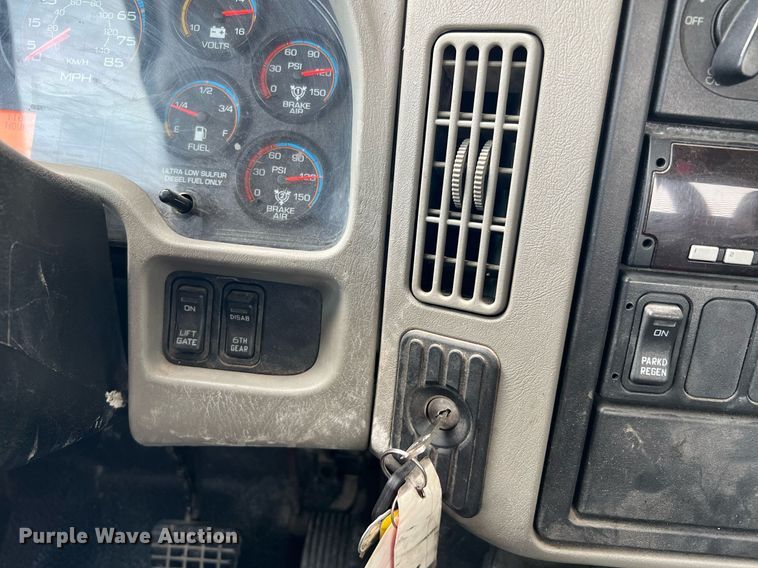 image for item DQ2175 2015 International DuraStar 4300  flatbed truck