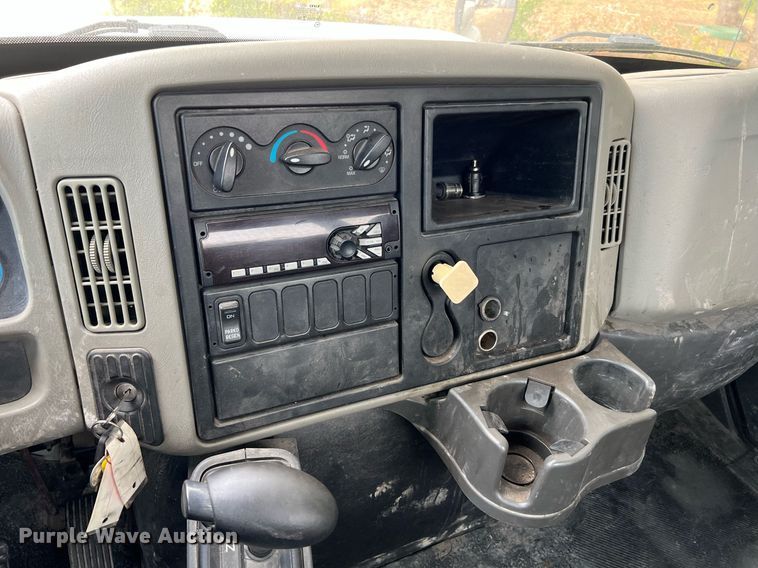 image for item DQ2175 2015 International DuraStar 4300  flatbed truck