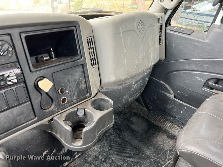 image for item DQ2175 2015 International DuraStar 4300  flatbed truck