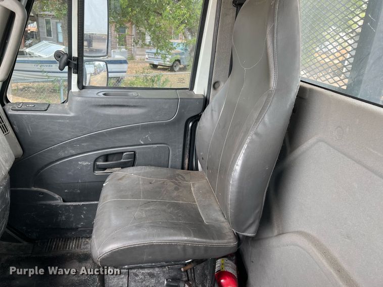 image for item DQ2175 2015 International DuraStar 4300  flatbed truck