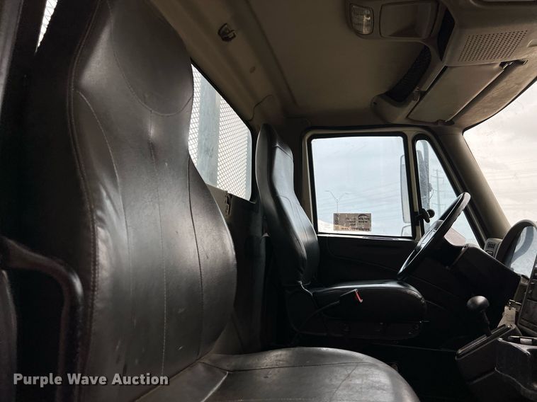 image for item DQ2175 2015 International DuraStar 4300  flatbed truck